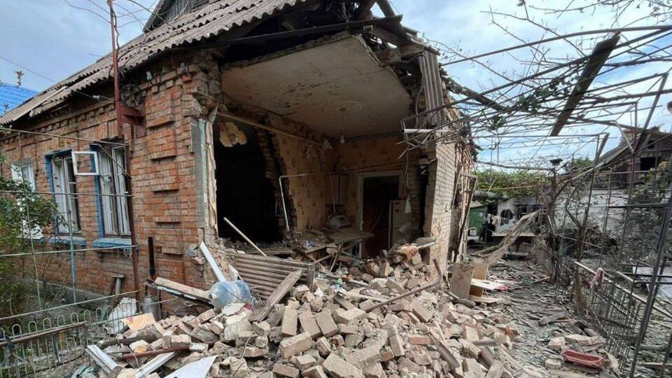 Окупанти били по житлових будинках