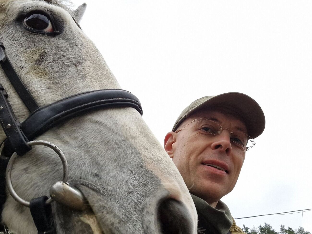 Під час інтерв'ю Асланян переважно аналізував ситуацію на фронті