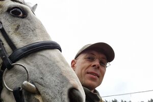 Під час інтерв'ю Асланян переважно аналізував ситуацію на фронті