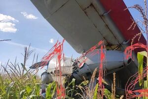 Самолет упал, выполняя тренировочный полет