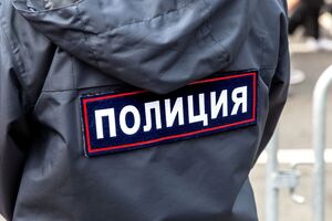 Тело Ханина с многочисленными ножевыми ранениями было замотано в одеяло, сообщила Baza