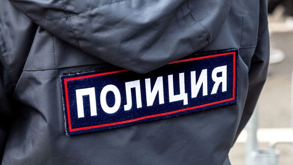 Тело Ханина с многочисленными ножевыми ранениями было замотано в одеяло, сообщила Baza