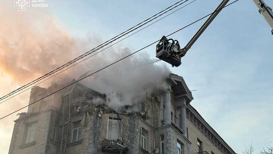 В Печерском районе разрушены верхние этажи дома