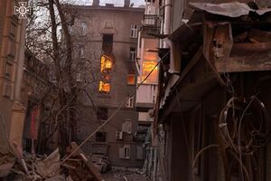 Уламки збитого дрона впали на житловий будинок у Печерському районі