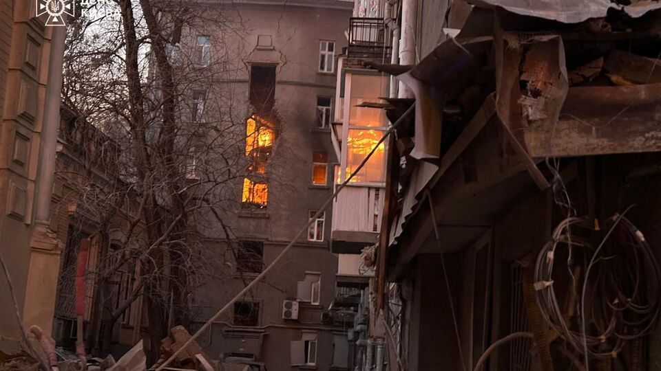 Уламки збитого дрона впали на житловий будинок у Печерському районі