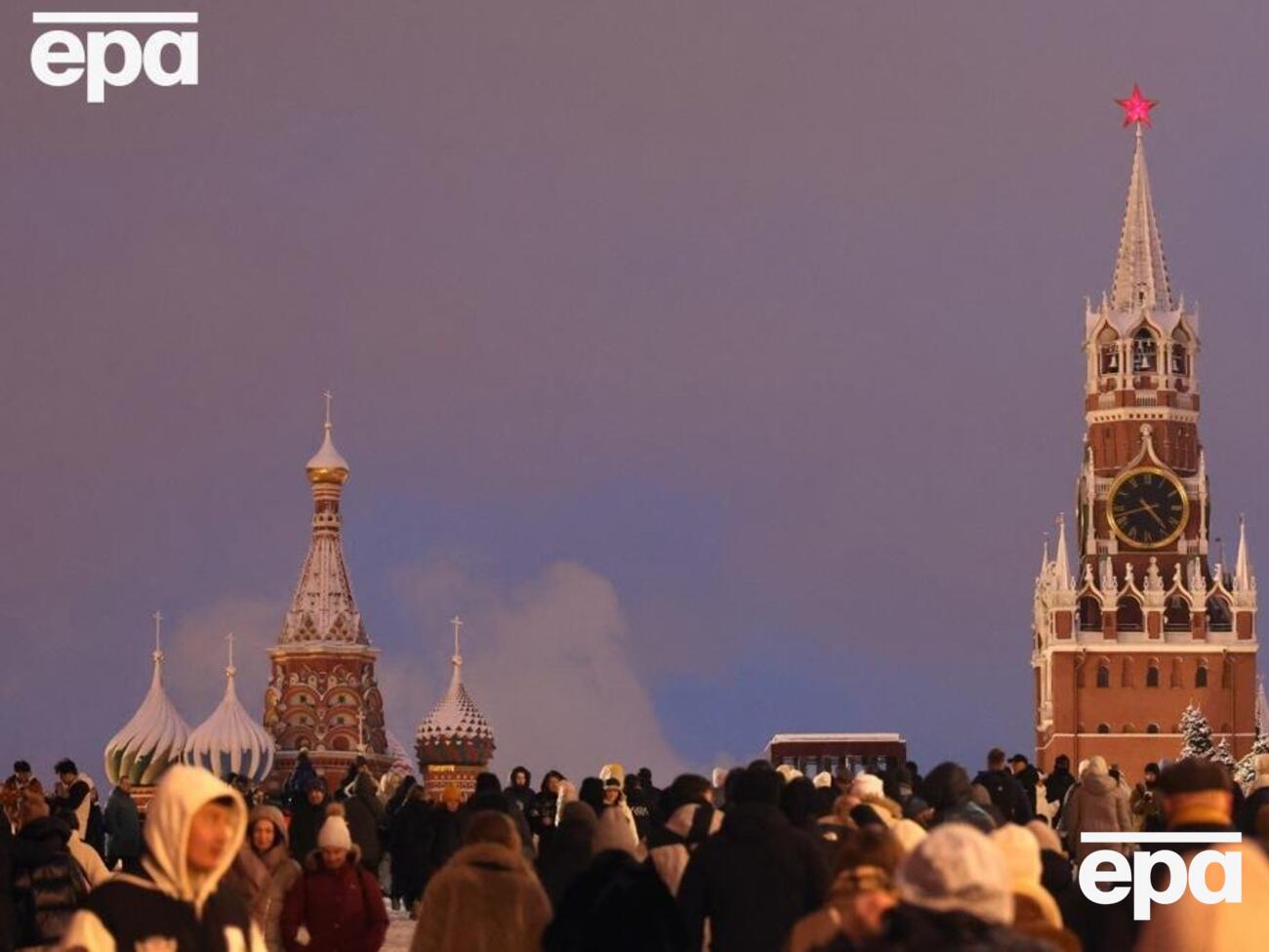 Московский корреспондент издания Sky News Ивор Беннетт считает, что целью желания завершения переговоров России 9 мая является "двойное празднование"