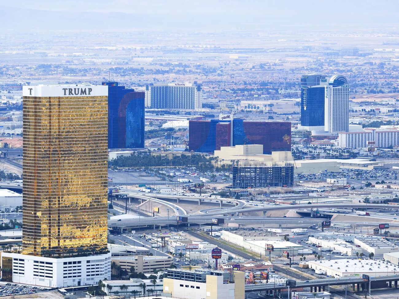 Взрыв произошел у башни, носящей имя избранного президента США