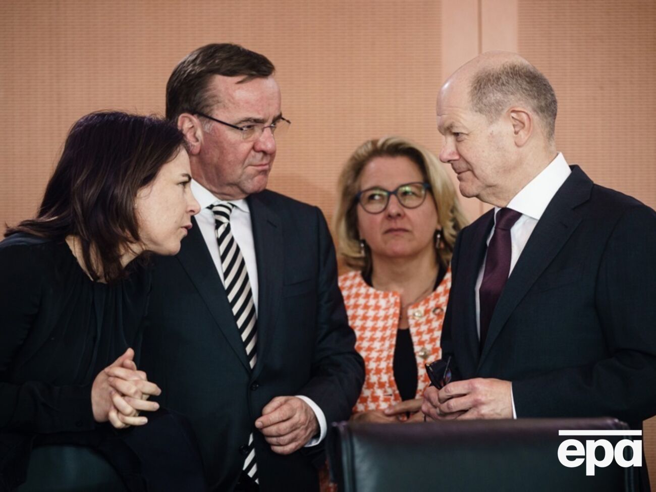 Шольц не підтримав ініціативи Бербок і Пісторіуса про новий пакет військової допомоги Україні на €3 млрд