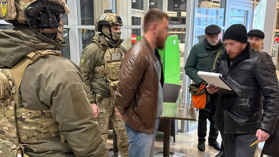 Працівники ДБР затримали номінального власника компанії, яка діяла в Україні під брендом онлайн-казино Pin-Up