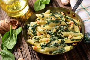 Шпинат и сыр добавляют в конце приготовления