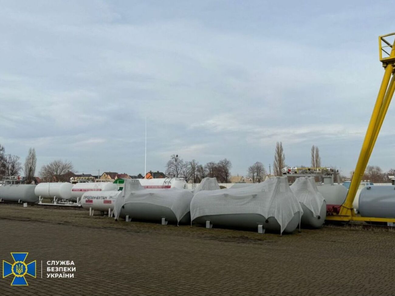 Среди фигурантов дела – жители Киевской, Полтавской, Донецкой областей и менеджеры, находящиеся вне подконтрольной Украине территории