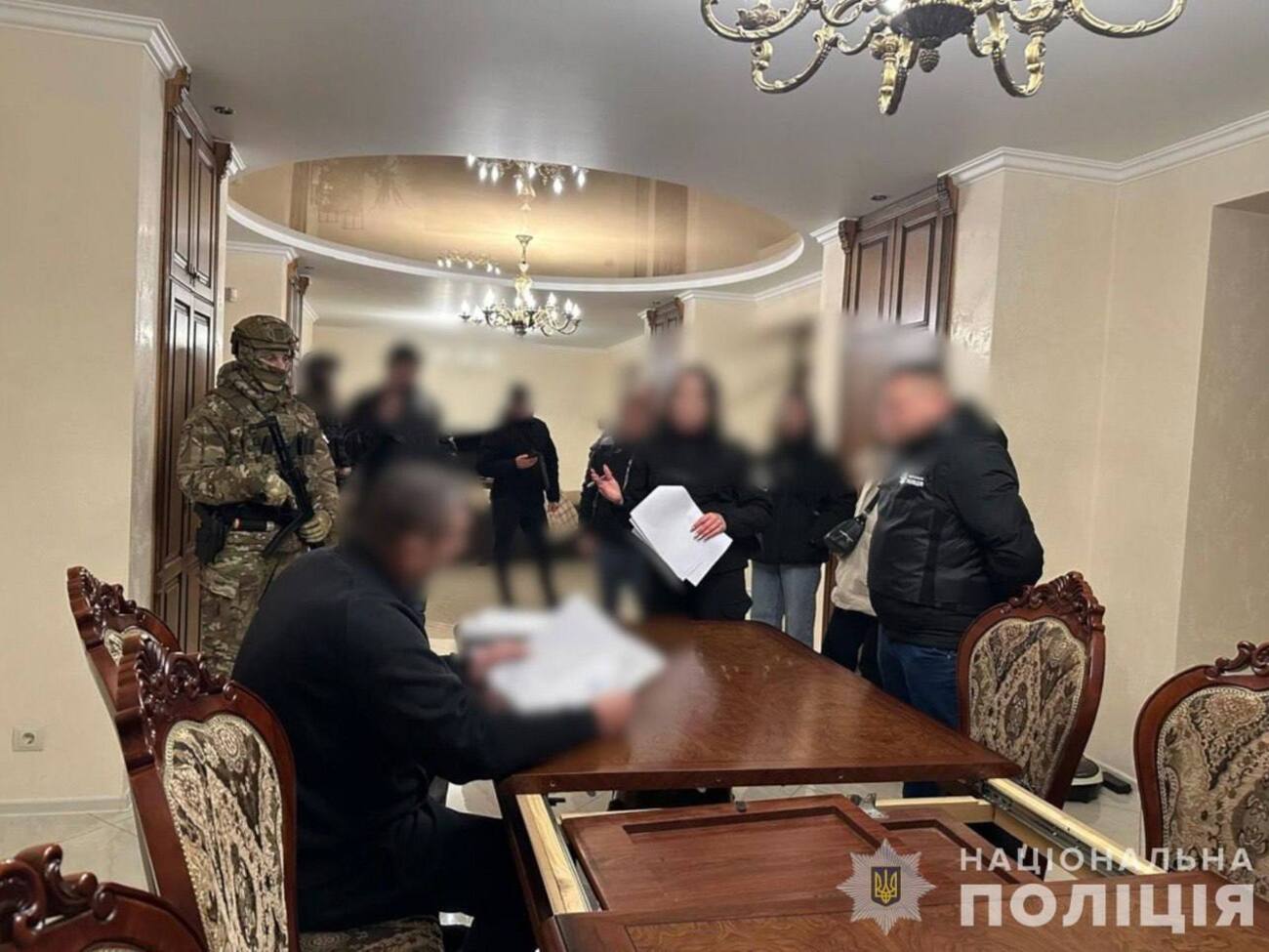 Силовики с утра проводят 600 одновременных обысков по всей Украине