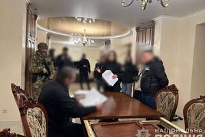 Силовики с утра проводят 600 одновременных обысков по всей Украине