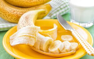 Для удобрения подойдут и мякоть, и кожура банана