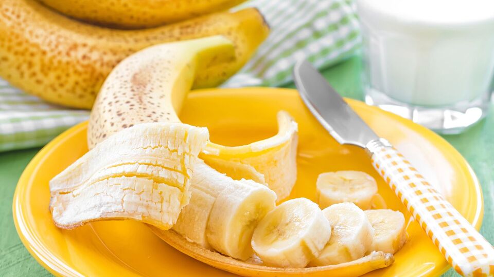 Для удобрения подойдут и мякоть, и кожура банана