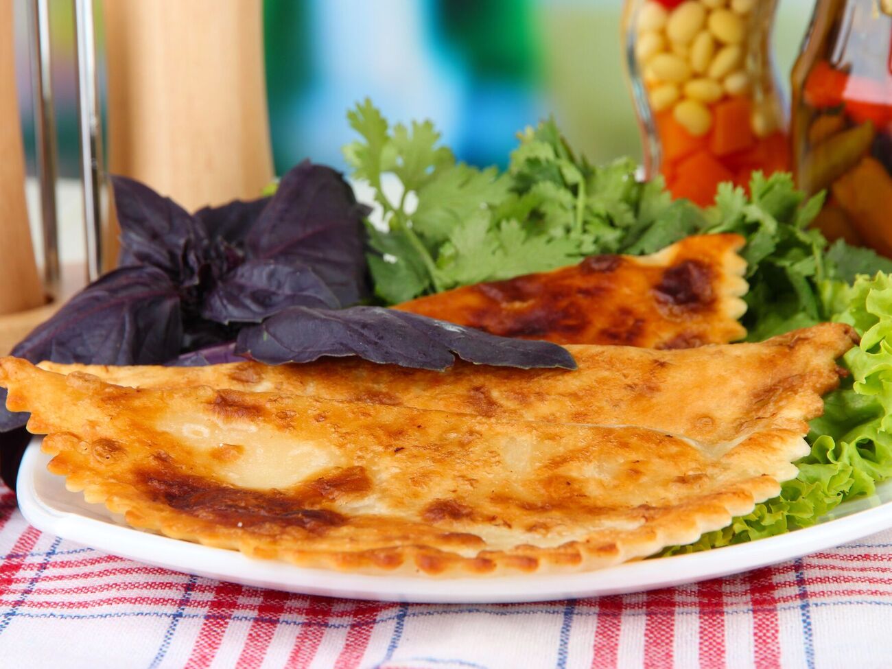 Чебуреки по этому рецепту хрустящие и сочные