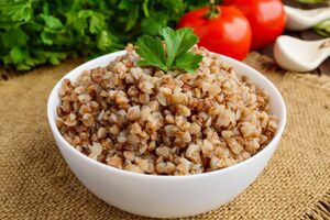 Якщо хочете зварити м'яку й однорідну кашу, крупу можна засипати у холодну воду