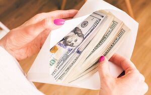 Сумма подарка зависит, насколько близкие отношения сформировались между дарителем и именинником