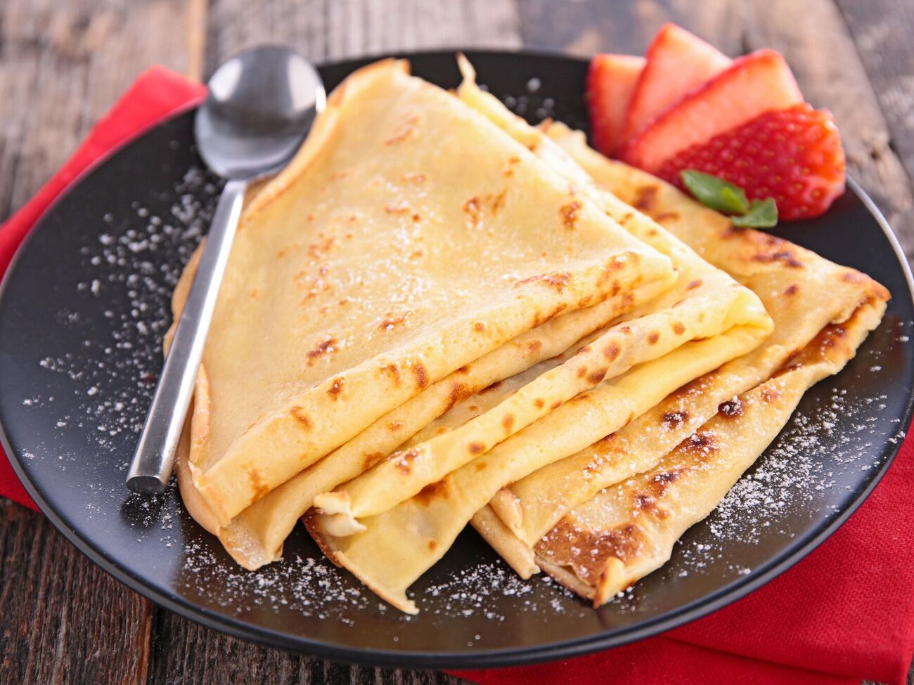 Смешайте продукты в этой последовательности – и получатся идеальные блины. Рецепт теста без комочков