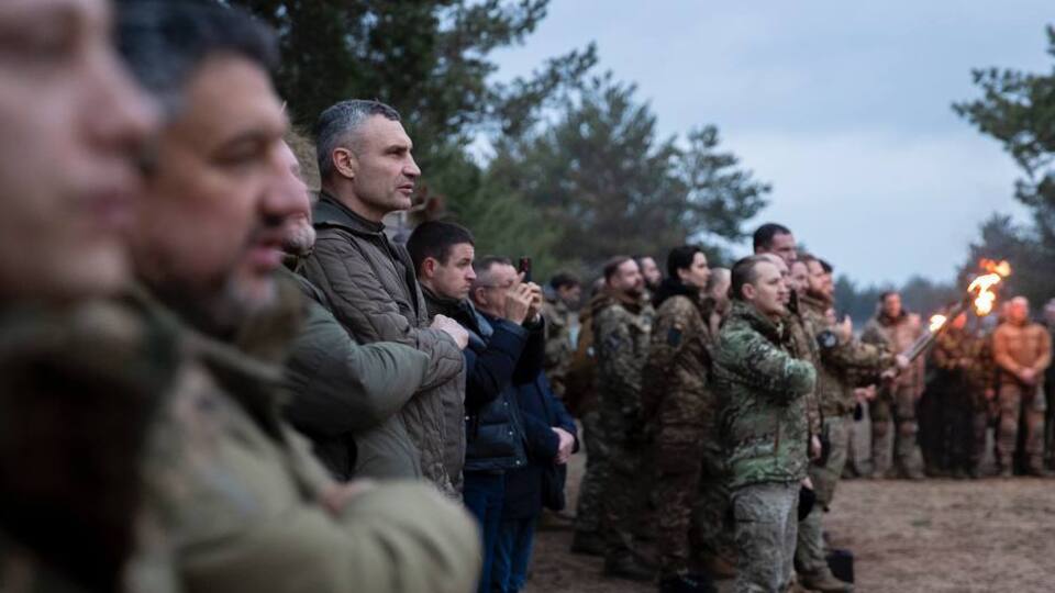 Кличко: Запалили з бійцями ватру й ушанували молитвою пам'ять загиблих героїв