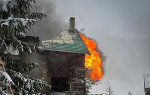 Сообщение о пожаре в отеле на территории Драгобрата в Раховском районе поступило днем 11 января, сообщили в ГСЧС