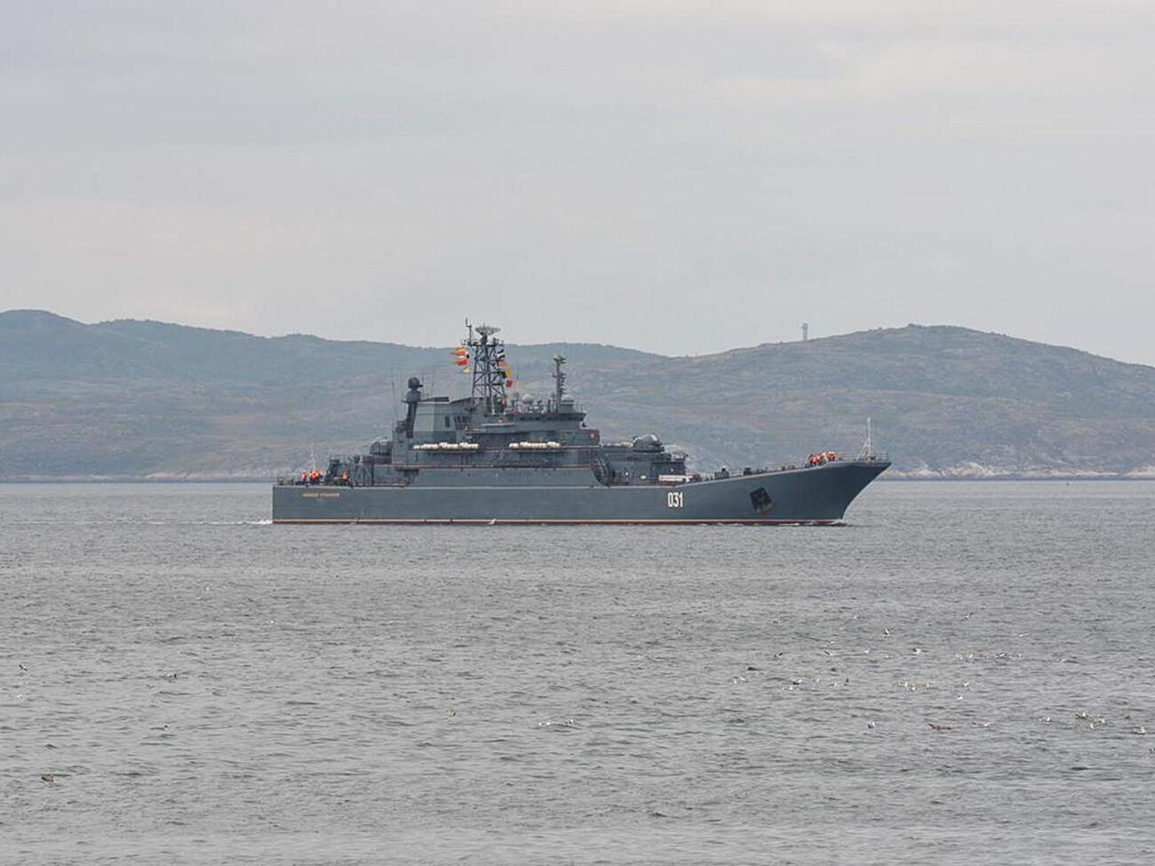 "Отраковского" и еще два корабля не пускают в Тартус