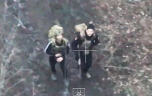 Українські військові помітили в Торецьку перевдягнених окупантів під час переміщення й розвідувально-диверсійної діяльності, розповіли у 28-й ОМБр ЗСУ