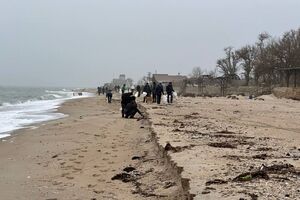 Очаги загрязнения нефтепродуктами обнаружили на побережьях Бердянской и косы Пересыпь