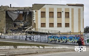 Также от атаки разрушениям подверглось гражданское предприятие