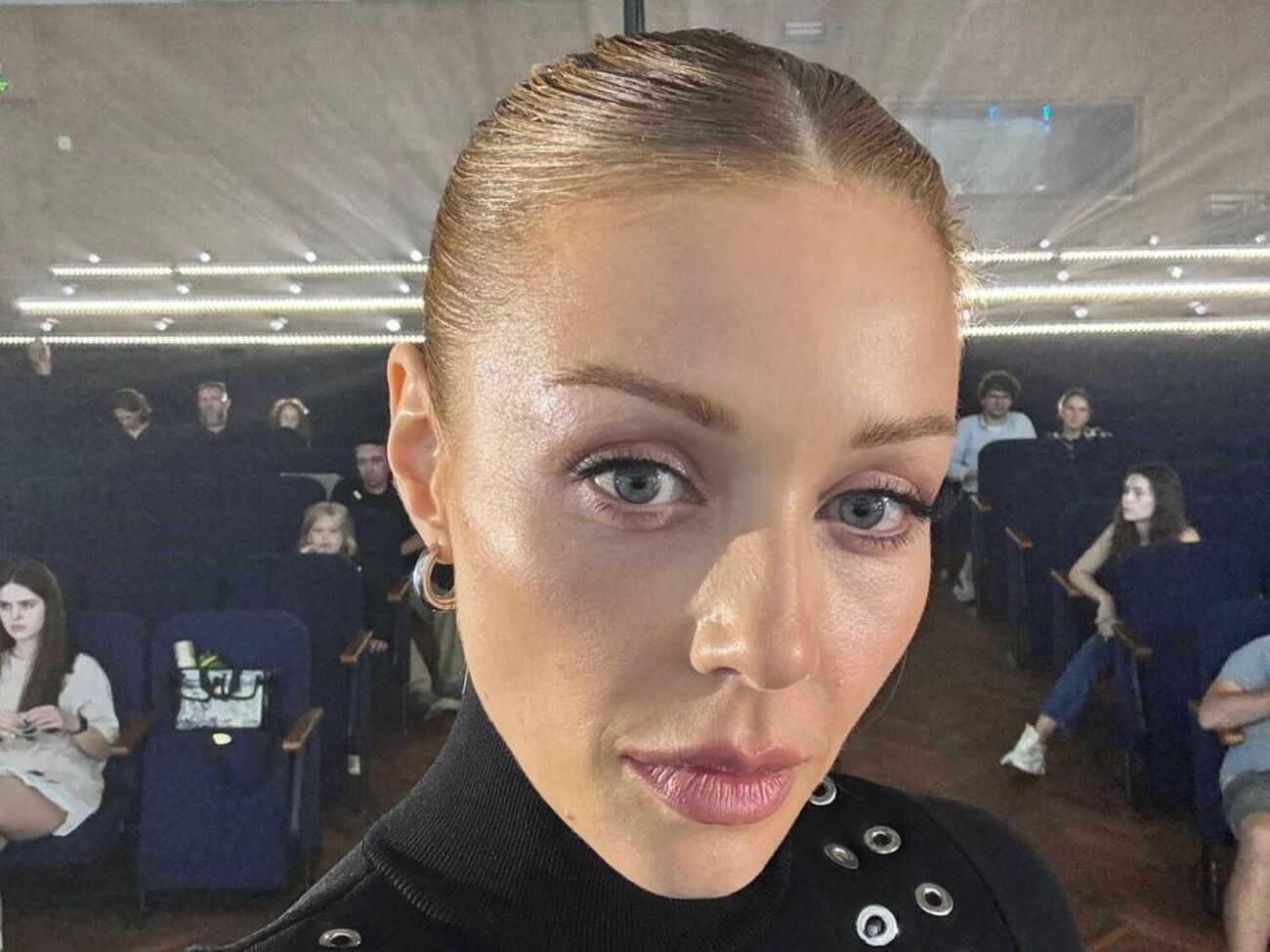 Тине Кароль ведет активный образ жизни, занимается йогой и следит за питанием