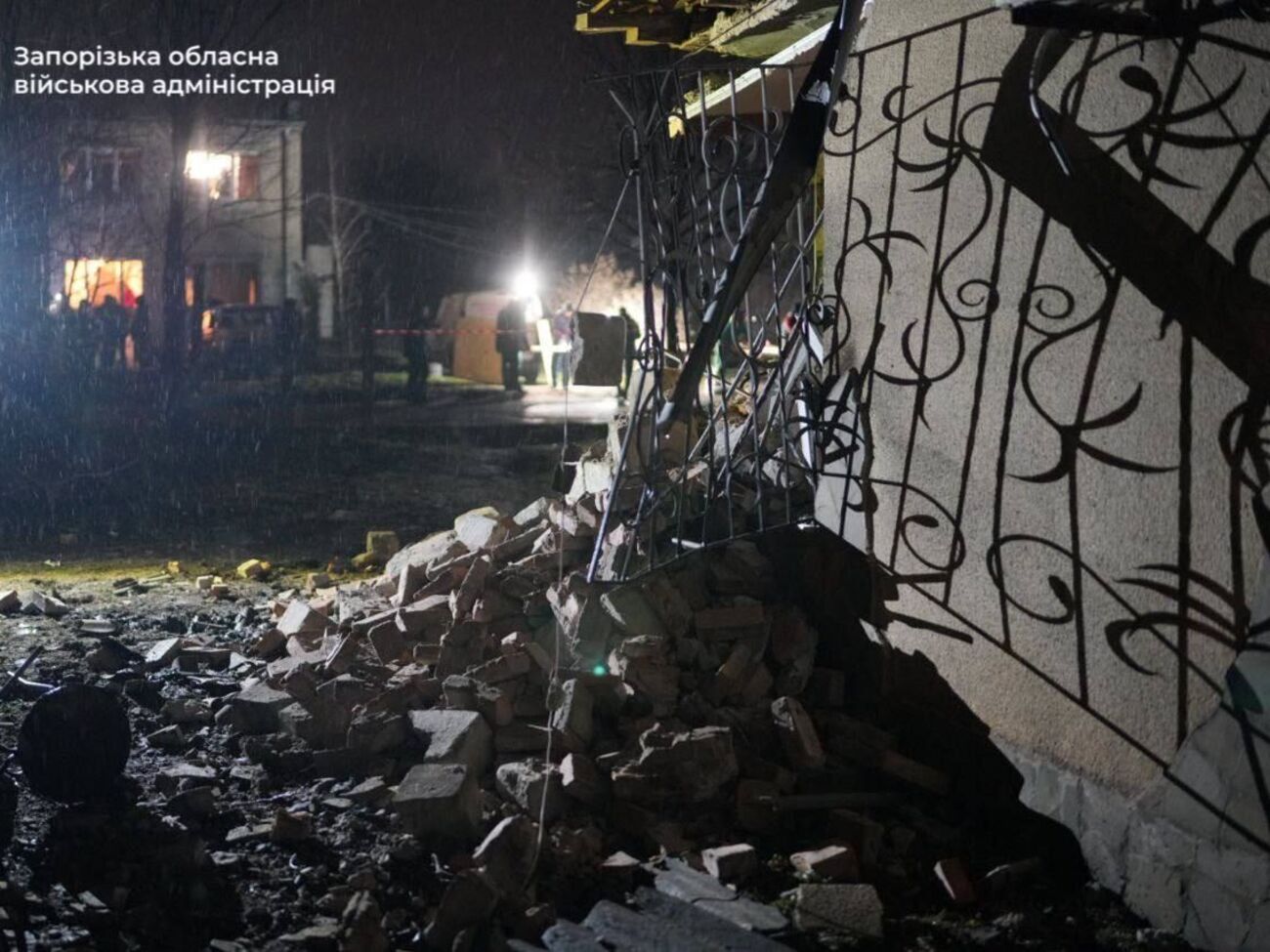 Унаслідок російської дронової атаки в Запоріжжі зайнявся приватний будинок, розповіли в ОВА