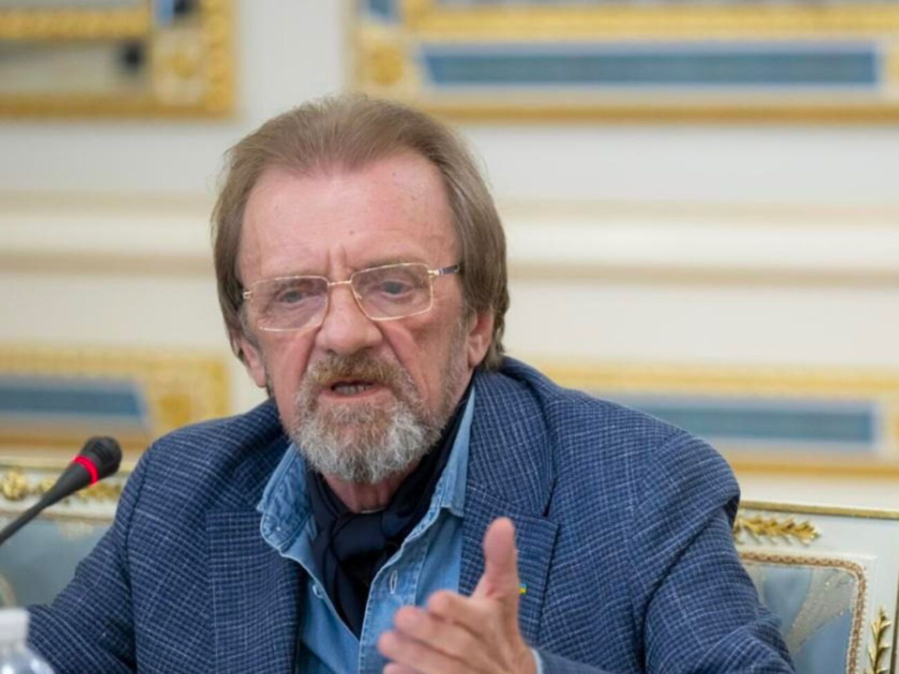 Надо быть идиотами или агентами Путина, чтобы на фоне того, что РФ начинает сыпаться, пихать "переговоры"