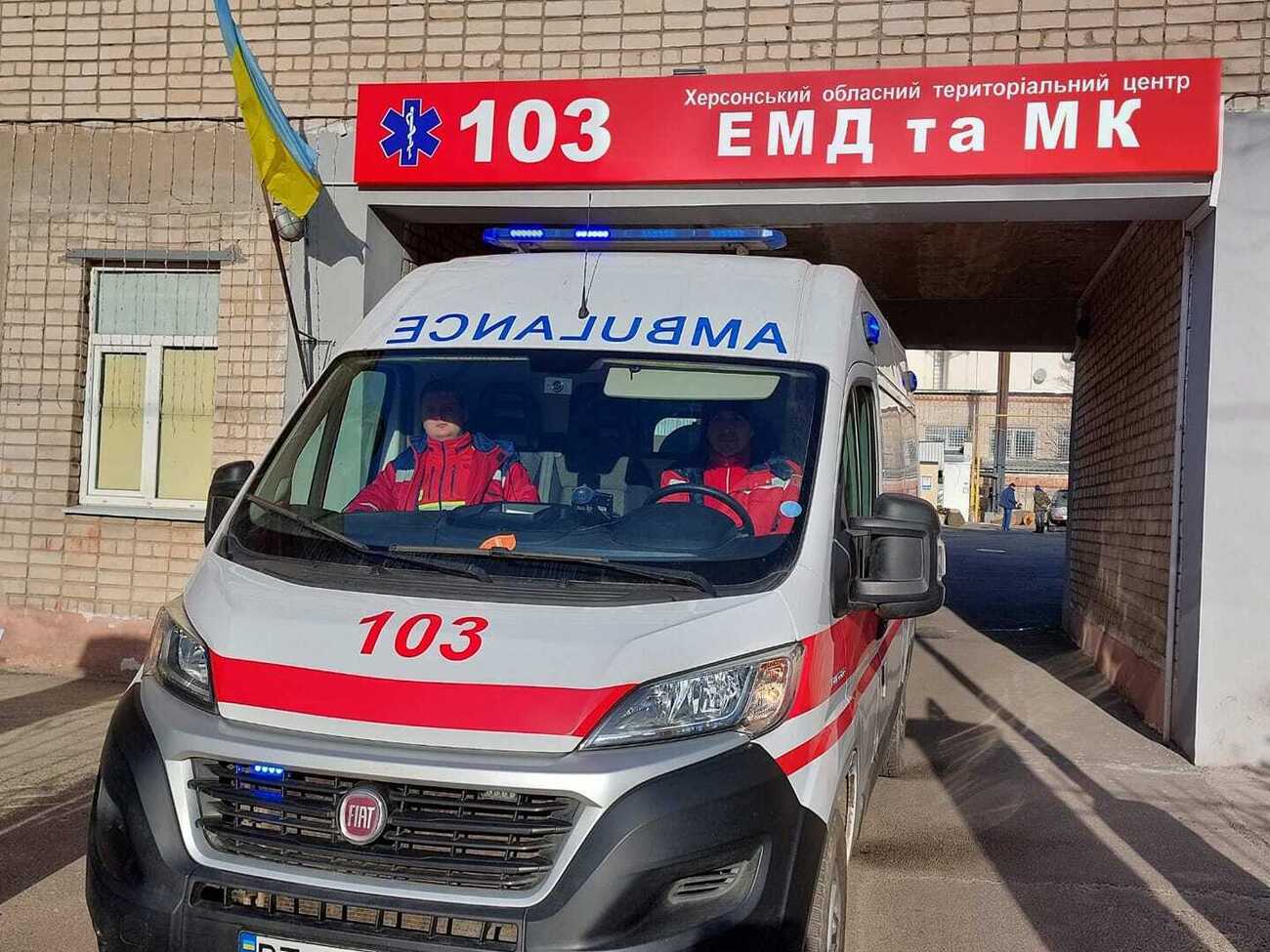 Постраждалу доправили в лікарню, лікарі борються за її життя