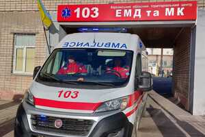 Пострадавшая отправлена в больницу, врачи борются за ее жизнь