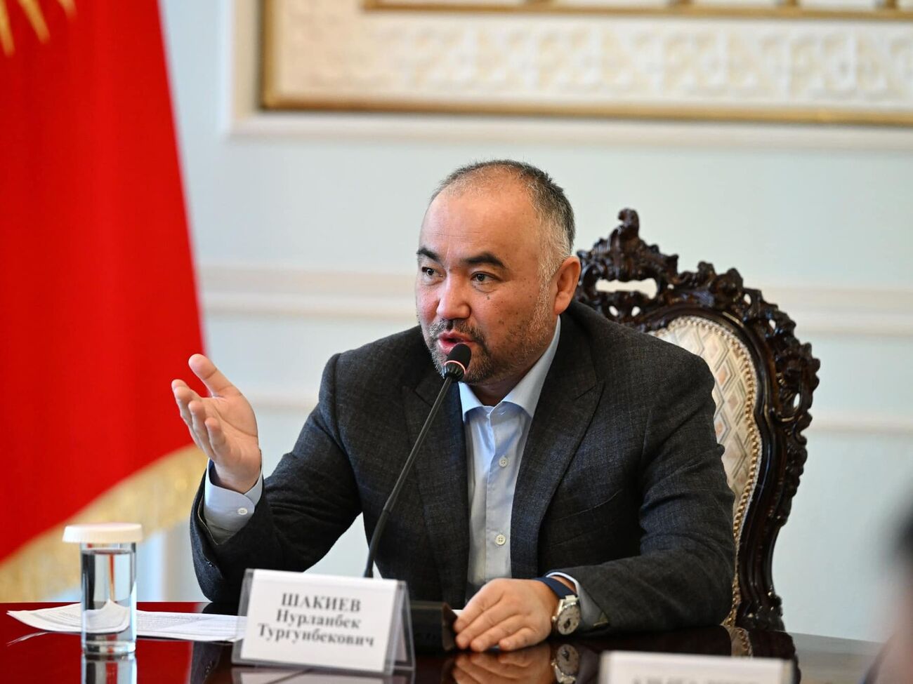 Шакиев сообщил, что поменял свою фамилию на Тургунбек Уулу