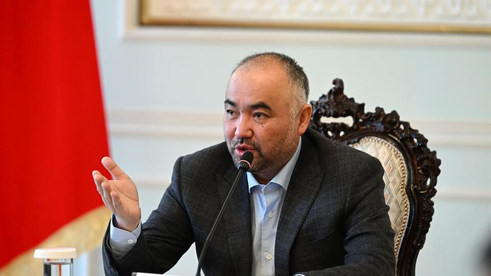 Шакиев сообщил, что поменял свою фамилию на Тургунбек Уулу