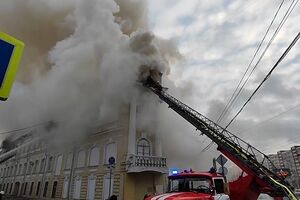 Предварительно, причиной возгорания называют неисправность электропроводки