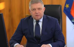 Фицо (на фото) написал Зеленскому открытое письмо