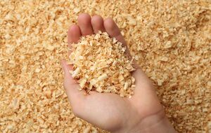 Тирса розпушує важкий ґрунт