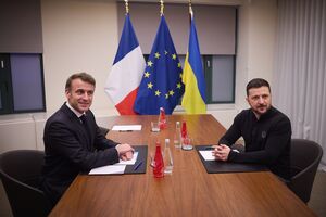 Розмову з Макроном Зеленський назвав довгою й детальною