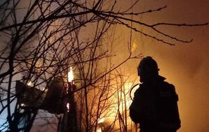 На місці прильоту, імовірно, горить сховище газу