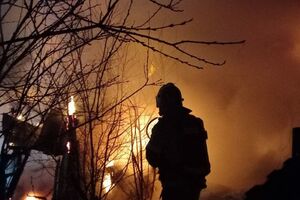 На місці прильоту, імовірно, горить сховище газу