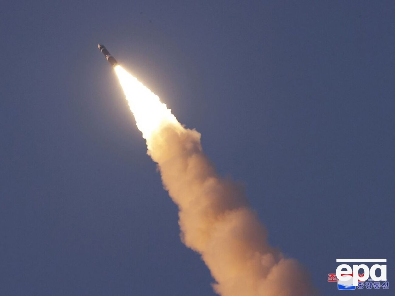 Ракети пролетіли приблизно 250 км і впали в море