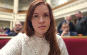 Суханов после заявления Безуглой назвал ее "еб...нутой стервой"