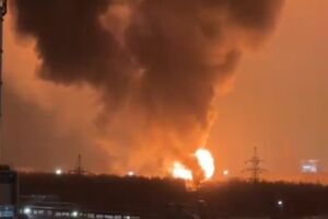 Взрывы раздавались на российском нефтеперерабатывающем заводе, химических комбинатах и складах боеприпасов