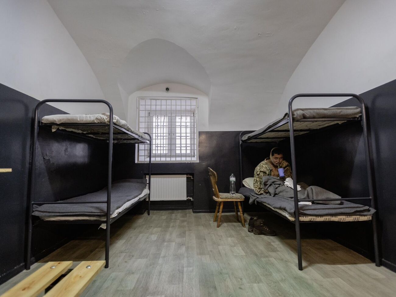 Конституция Южной Кореи определяет весь Корейский полуостров как свою территорию, фактически признавая всех жителей полуострова ее гражданами