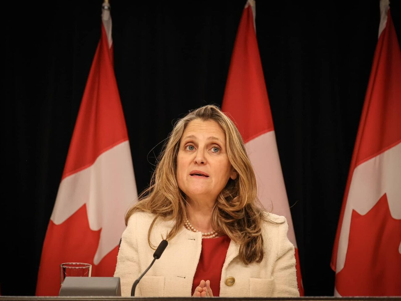 Фриланд официально объявит свою заявку еще до того, как новоизбранный президент США Дональд Трамп примет присягу 20 января, пишет СМИ