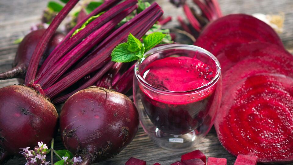 Буряковий сік лікує запалення в горлі
