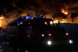 Пожежа виникла, імовірно, на нафтобазі в місті Лиски