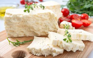 Сыр с травами готовится за одну ночь